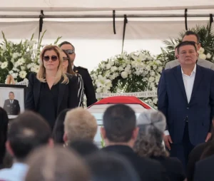 Maru Campos encabeza homenaje póstumo a elementos de la Agencia Estatal de Investigación